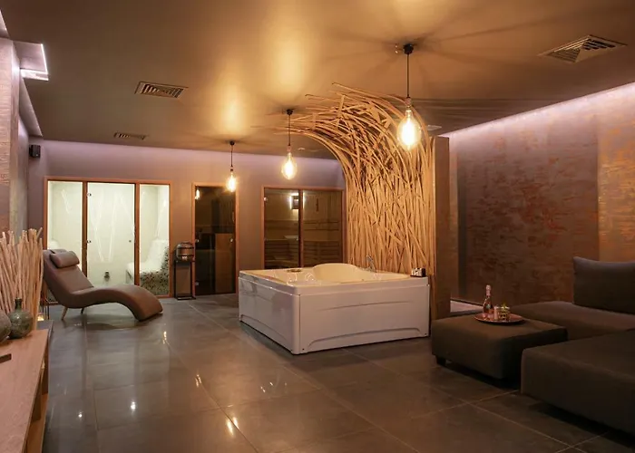 Reverence Boutique 3*