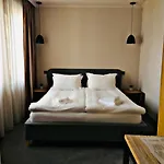 Reverence Boutique Hotel 3*