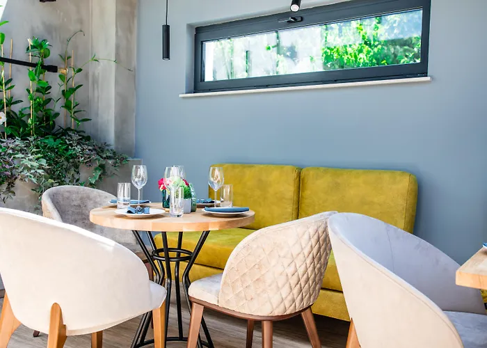 Reverence Boutique 3*